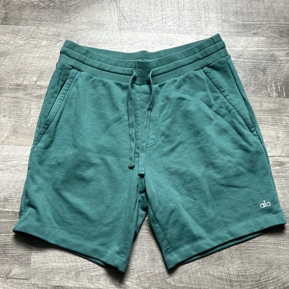 ALO Yoga Green Athletic Shorts with Elastic Waistband Sz Large - Picture 2 of 14